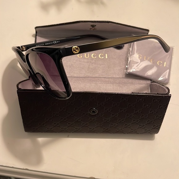 Gucci 100% Authentic Sunglasses - Picture 2 of 3